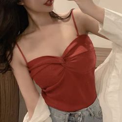 Front twist red knit tank top