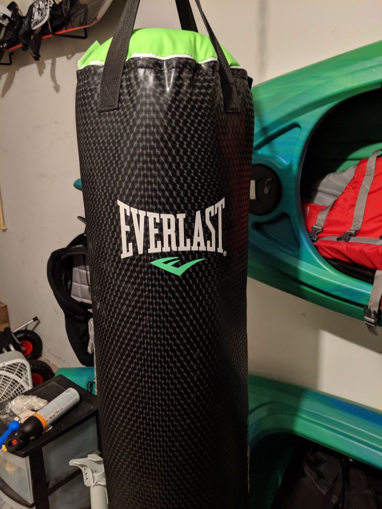 Everlast everstrike 70lb punching bag with gloves and wraps