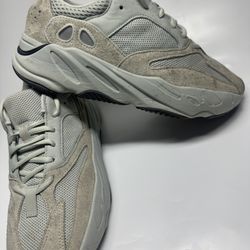 Adidas Yeezy Boost 700 SIZE # 9