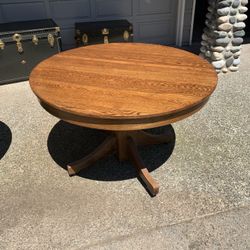 Beautiful Oak Dining Room  Table