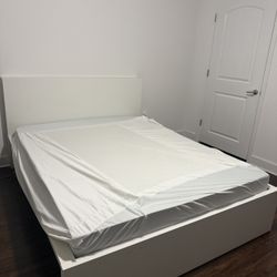 Bed Frame Queen Size ( Mattress Not Included)