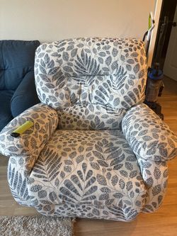 Recliner (blue & white)