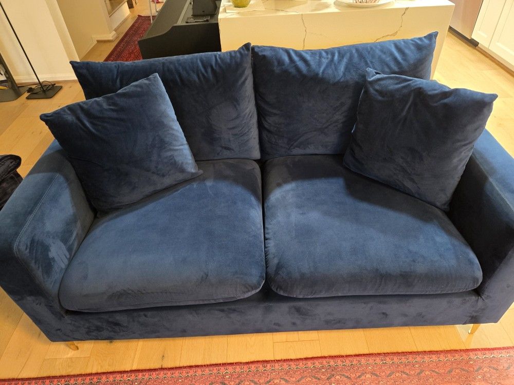 Meridian Furniture Naomi Collection – Navy Blue Loveseat
