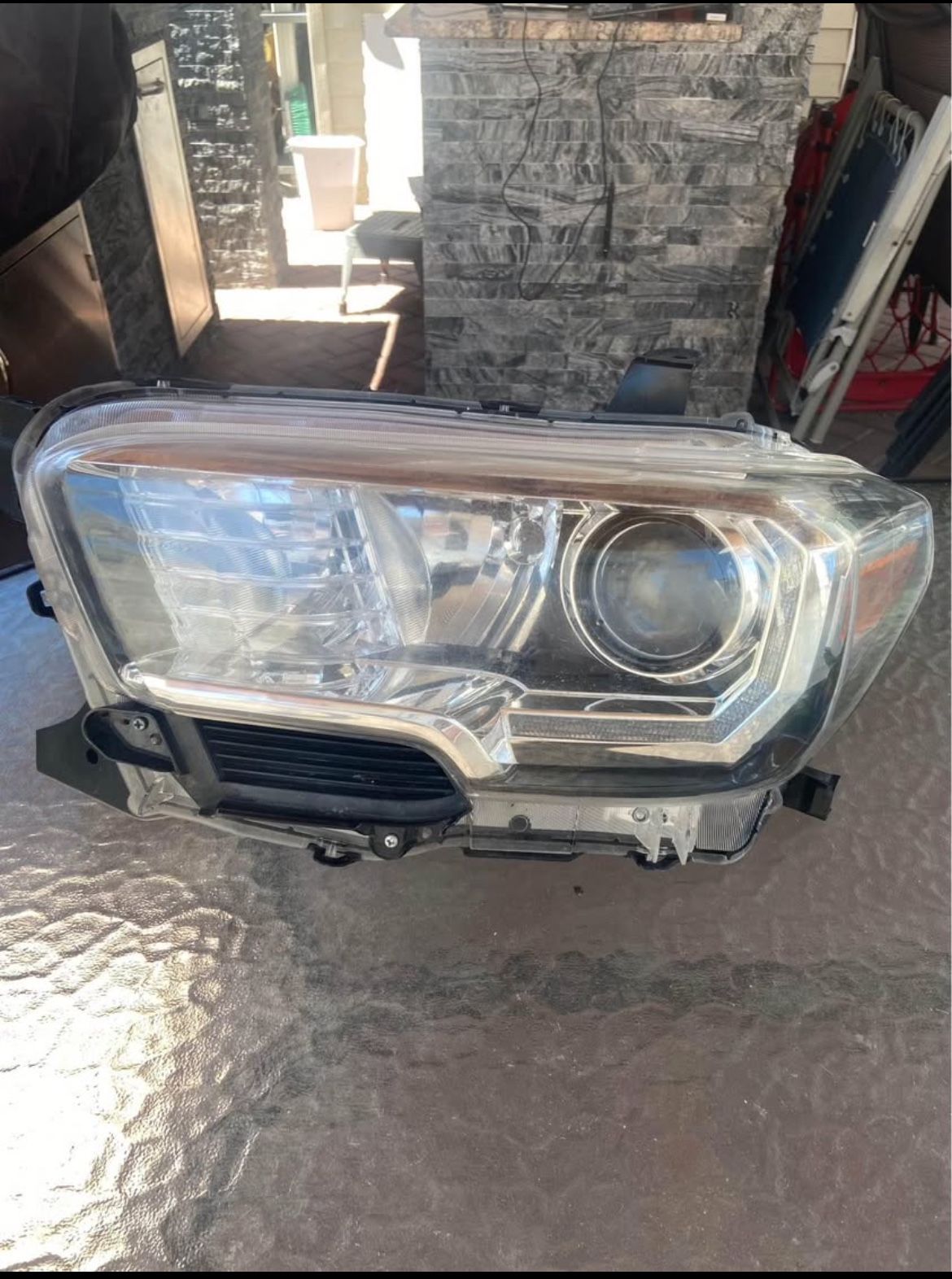 16-21 TOTOTA TACOMA DRIVER SIDE HEADLIGHTS