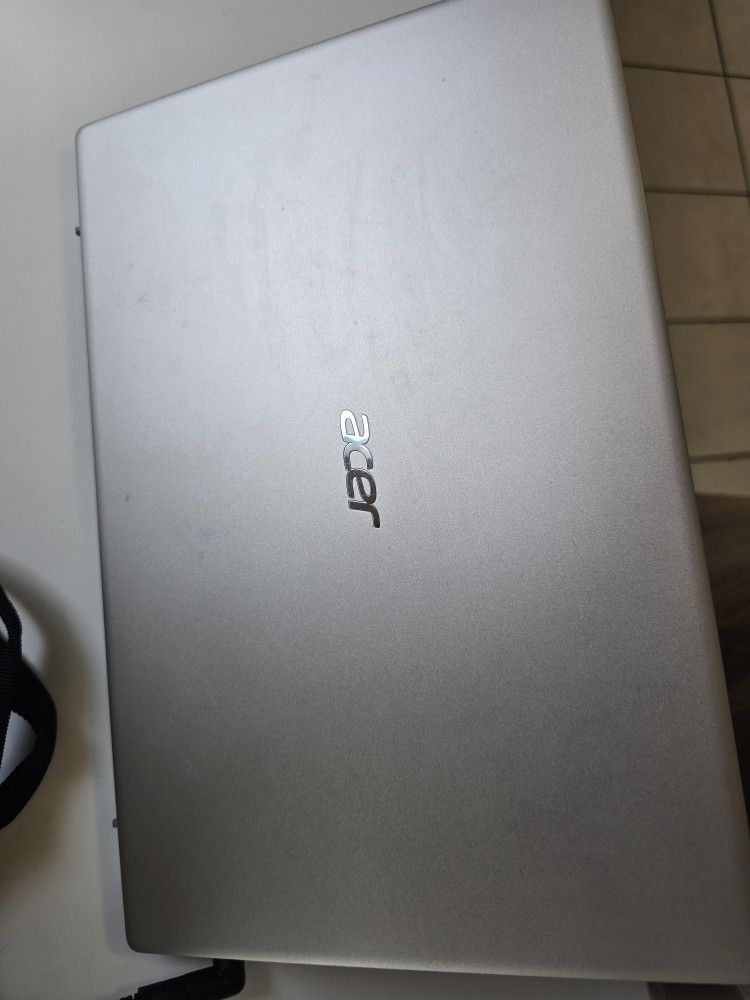 Acer SWIFT 1 LAPTOP