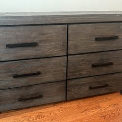 Bob’s Austin 6-Drawer Dresser 