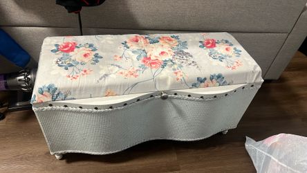 Bench/toys or shoes holder