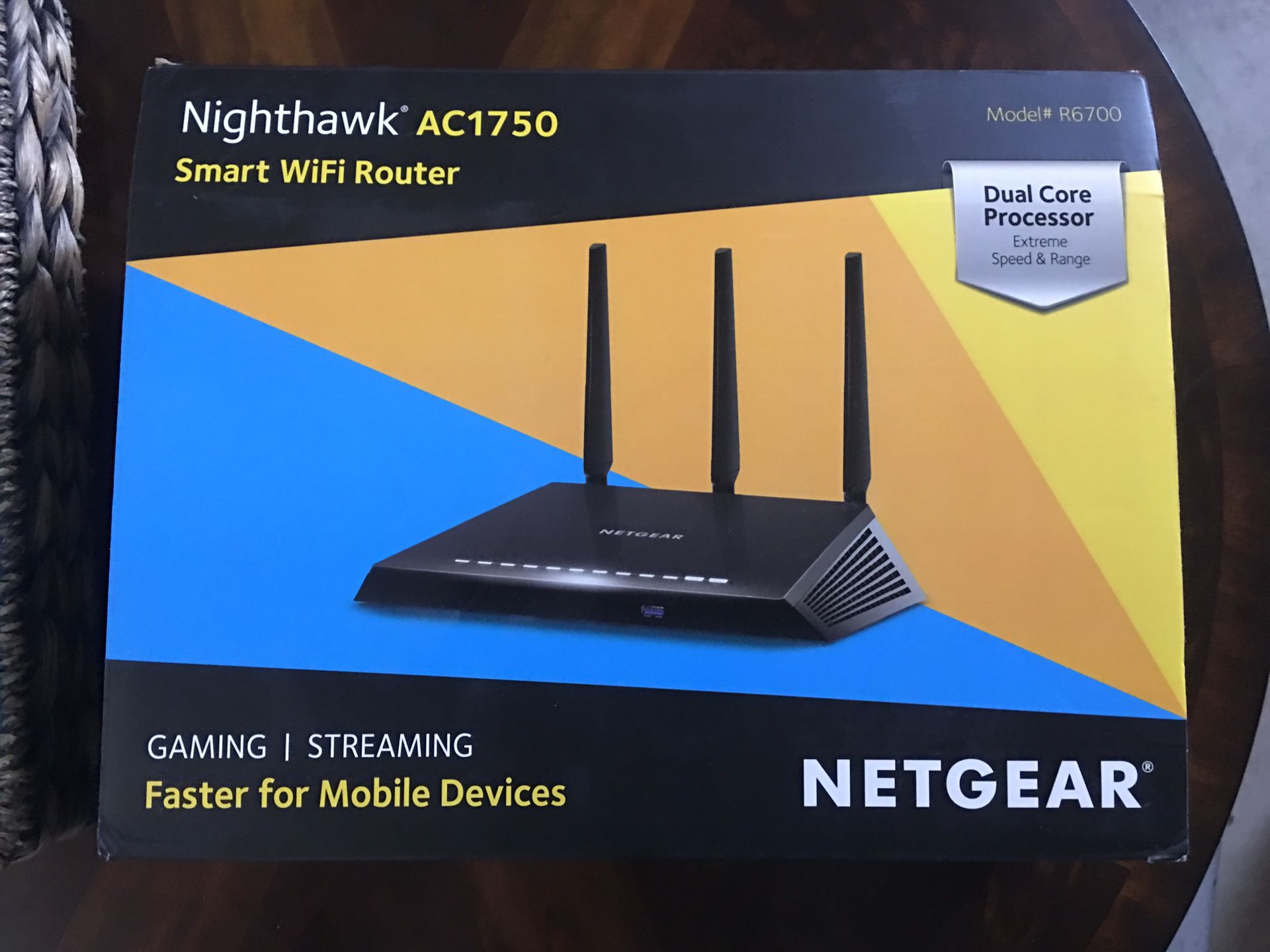 NETGEAR Nighthawk Smart WiFi Router (R6700) - AC1750 Wireless Speed (up to 1750 Mbps) | Up to 1500 sq ft Coverage & 25 Devices