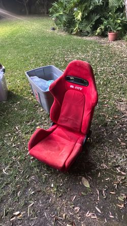 Bucket seat racing chair