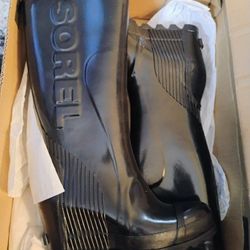 BRAND NEW IN BOX WOMENS SOREL BOOTS SIZE 8 PAID $300 SHE NEVER WORE THEM 