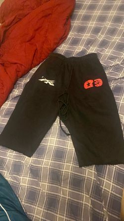 Hellstar pants- shorts Size: S  good condition come buy !