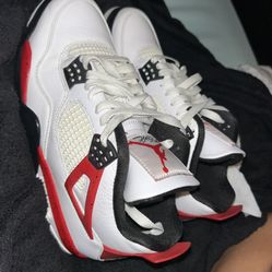 Air Jordan 4 Retro “Fire Red” 
