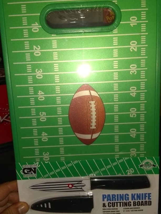 Brand New Gridiron Nation Football Cutting Board With Pairing Knife