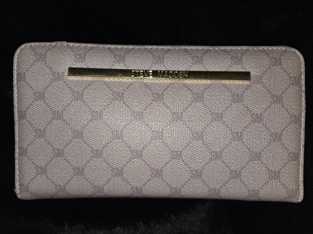 Steve Madden Wallet, Extremely Roomy