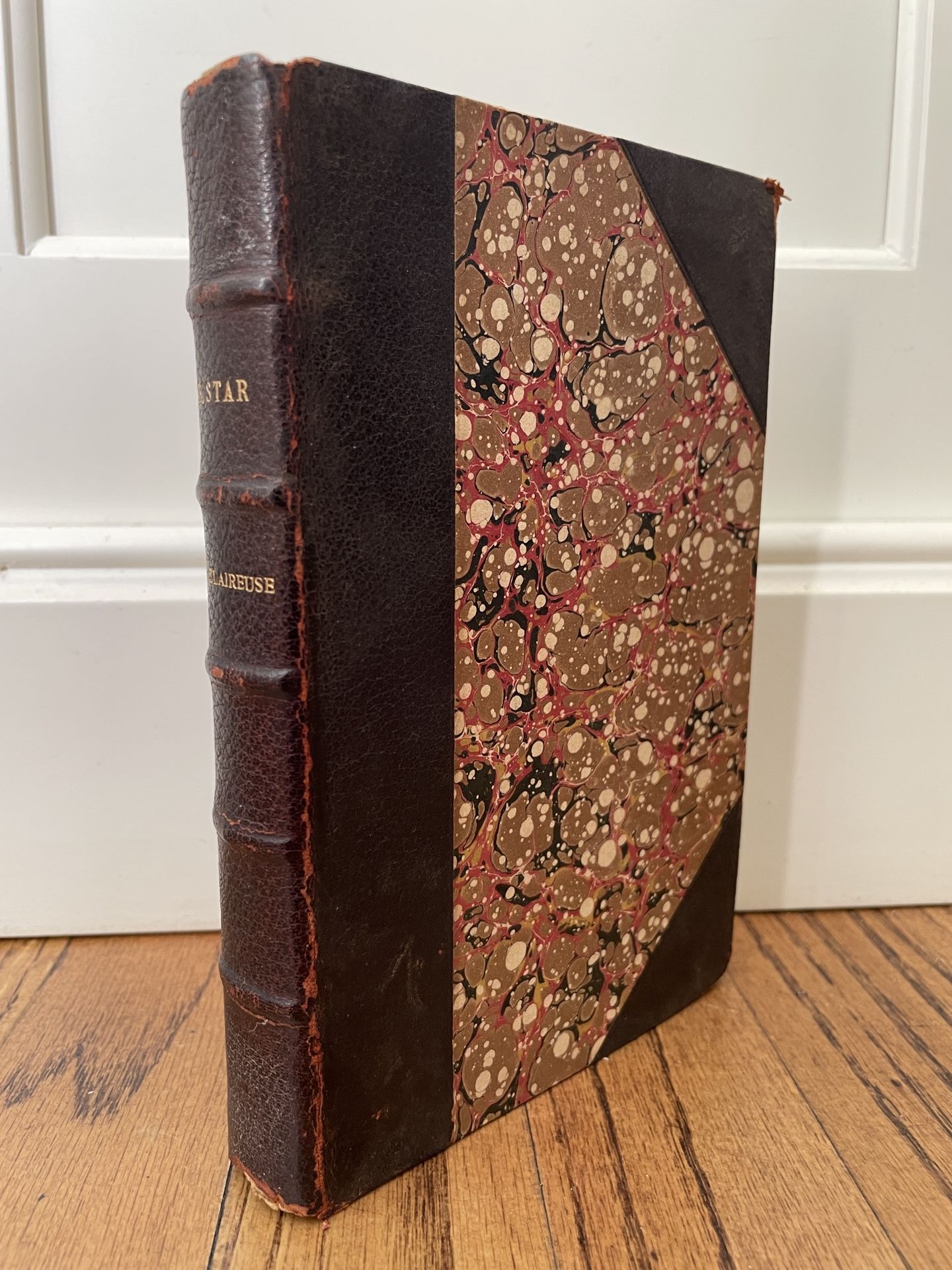 L'ÉCLAIREUSE by René Star Paris 1917 Original Edition- RARE. This rare antique book well over a century old is in very solid and respectable shape con