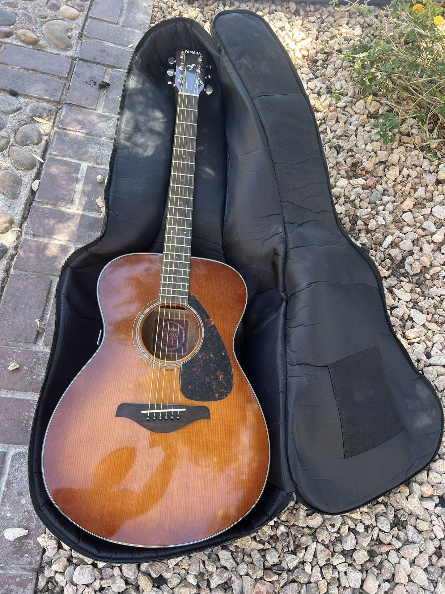 yamaha 700s acoustic guitar