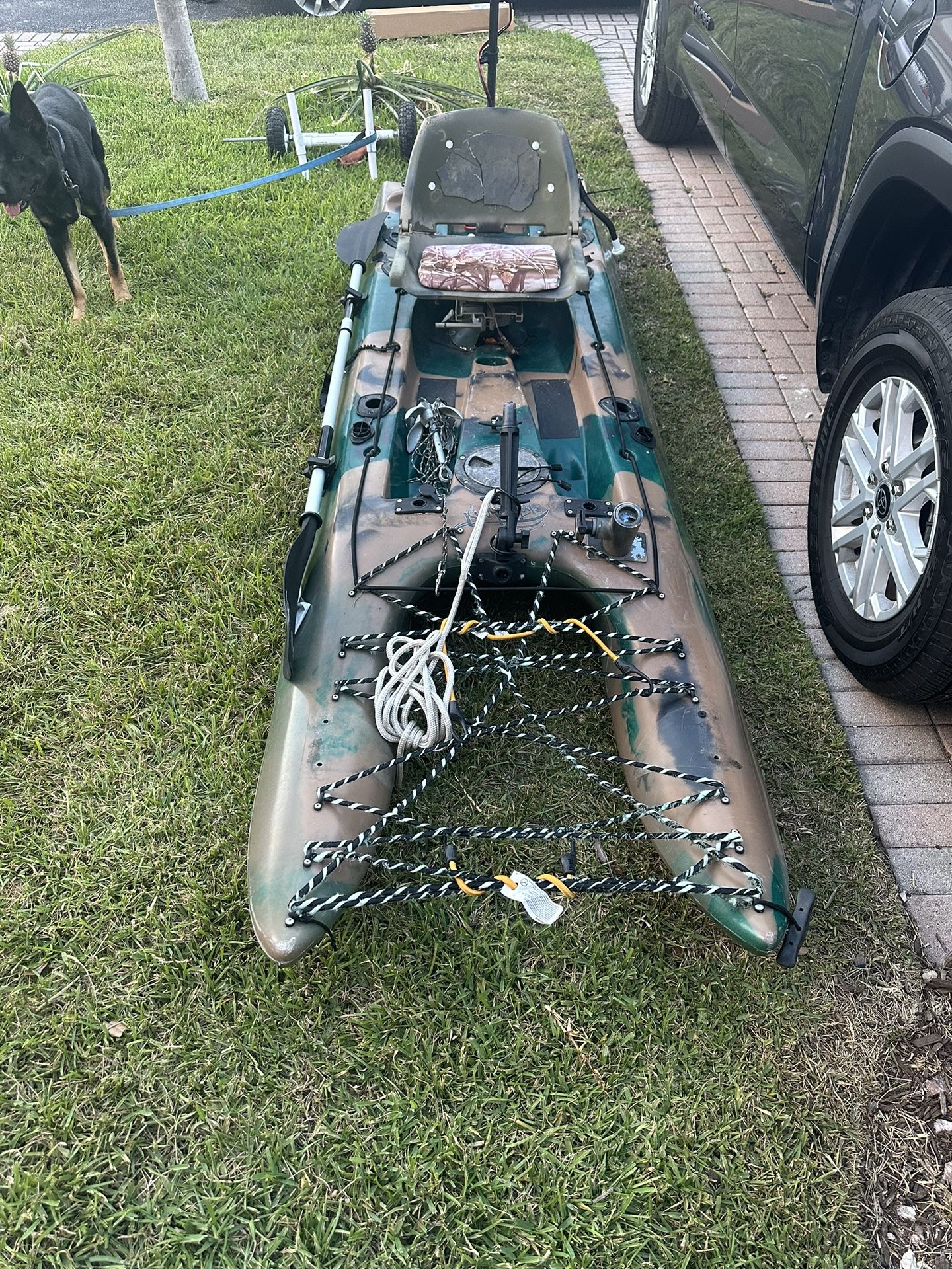 SUPER STAIBLE Pontoon style Sit-on-Top fishing kayak!