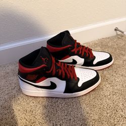 Nike Jordan / Gym Red Black Toe - Size 9.5