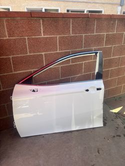 LEFT DRIVER SIDE FRONT DOOR 2019 TOYOTA CAMRY (WHITE) SHELL ONLY WITH HINGES.