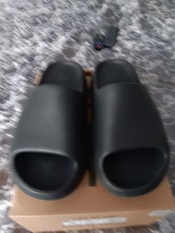 Yeezy Slide , Size 9