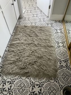Faux fur bath mat