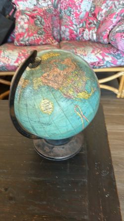 VINTAGE 1940-50’s GLOBE