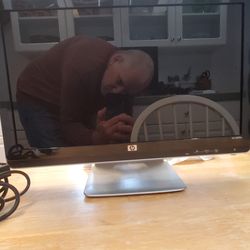 20" HP Computer Screen, Keyboard And Mouse