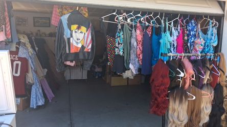 Swimsuits/wigs