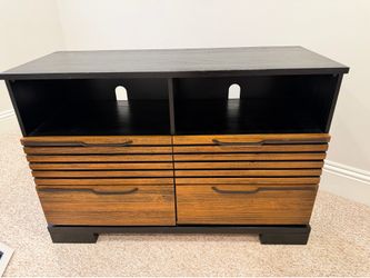 Dresser with 4 drawers