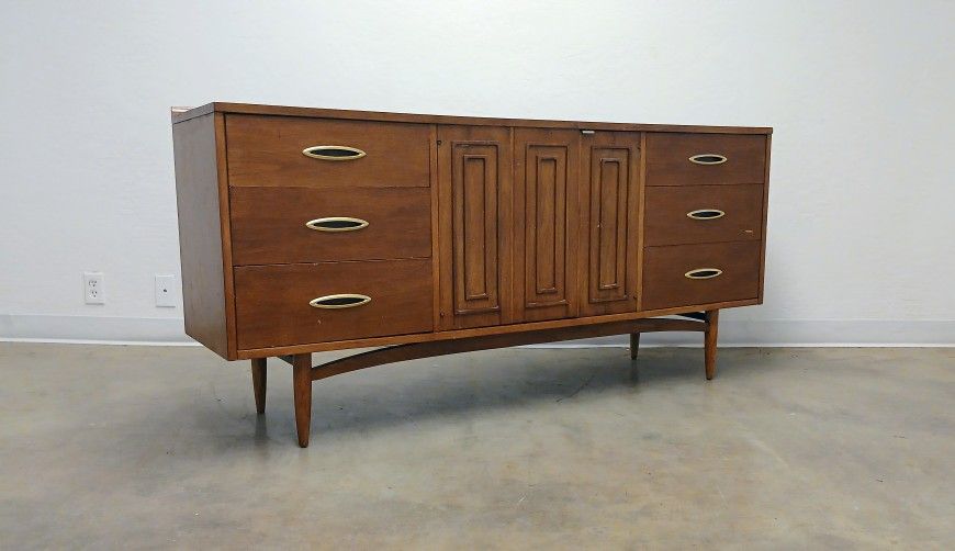 Broyhill Sculptra Mid Century 9 Drawer Walnut Lowboy Dresser