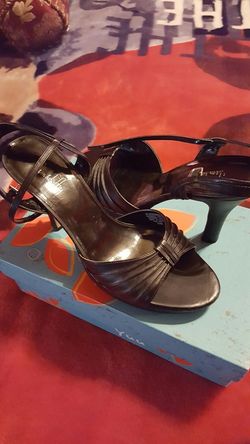 Selling cheap size 10