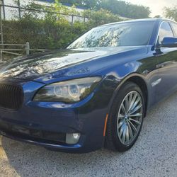 2011 bmw 750 $13,500 obo fully loaded, leather, sunroof,  20 inch wheels new tires