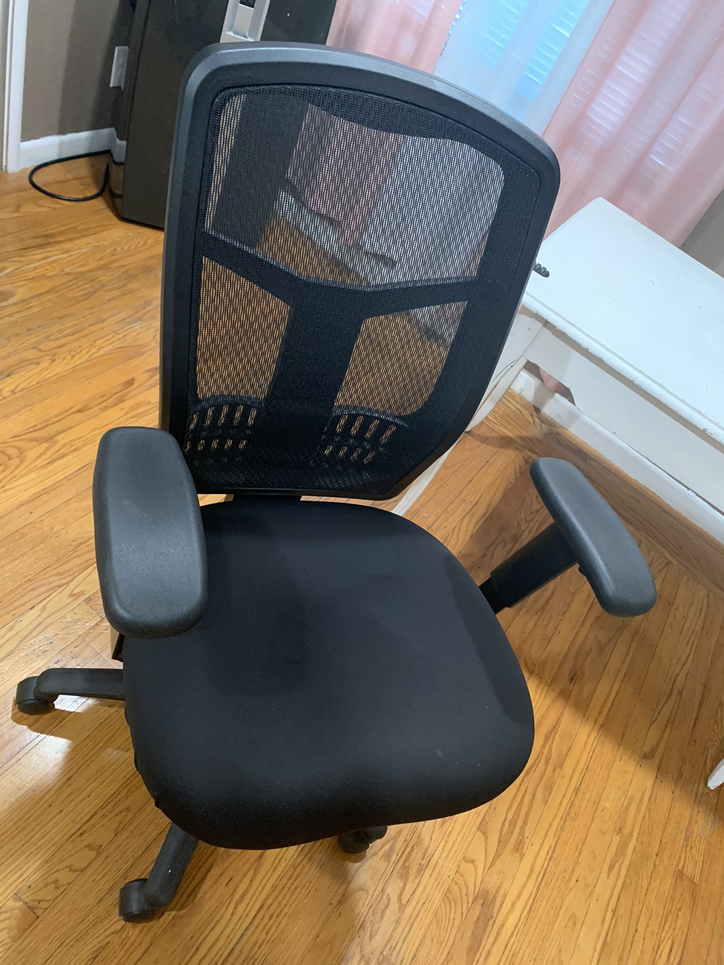 Office chair/Silla de oficina