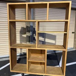 72” High Entertainment Center / Centro De Entretenimiento De 72” De Alto 