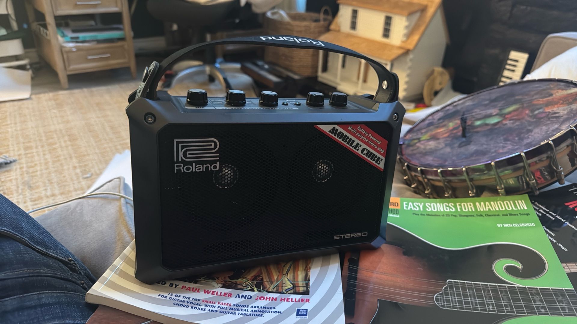 Roland MB-Cube Battery Powered Portable Guitar/Keyboard/Instrument Stereo Amp