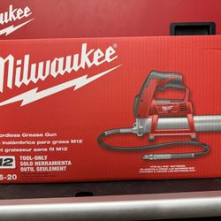 MILWAUKEE M12 12V Lithium-Ion Cordless Grease Gun (Tool-Only)