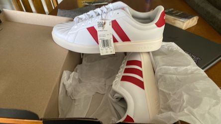New Adidas Mens size 11