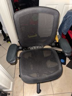 Black Mesh Office Chair with Armrests
