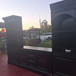 Entertainment center