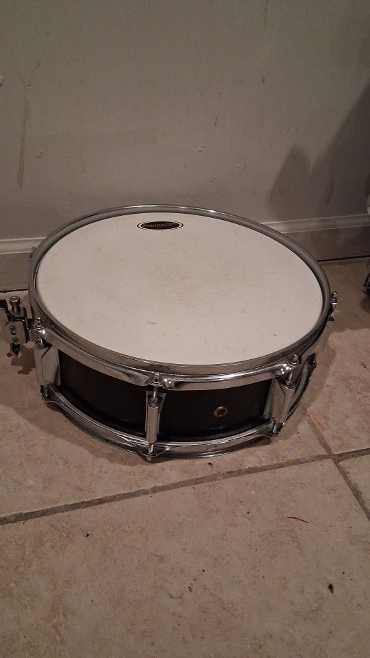 Used 14" By 6" STARCASTER Snare