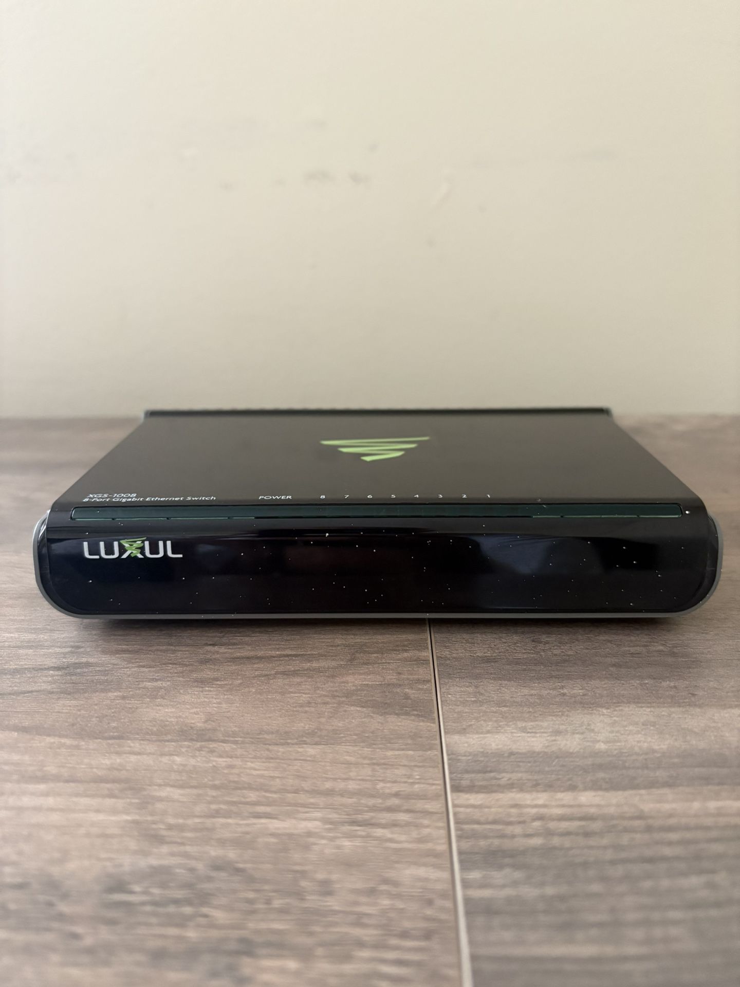 Luxul 8-Port Gigabit Desktop Switch 