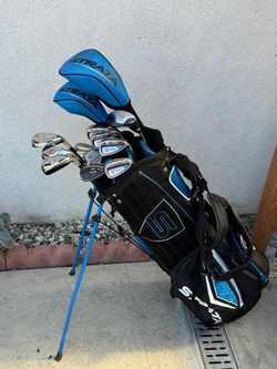 Golf clubs Strata golf set with extra hybrids included. Total of 14 clubs and golf bag
