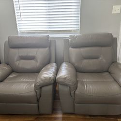 GREAT condition - Sleek Comfy Recliner