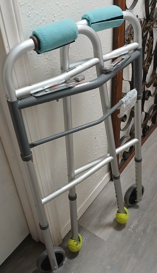 Walker With Wheels & Handle Cushions