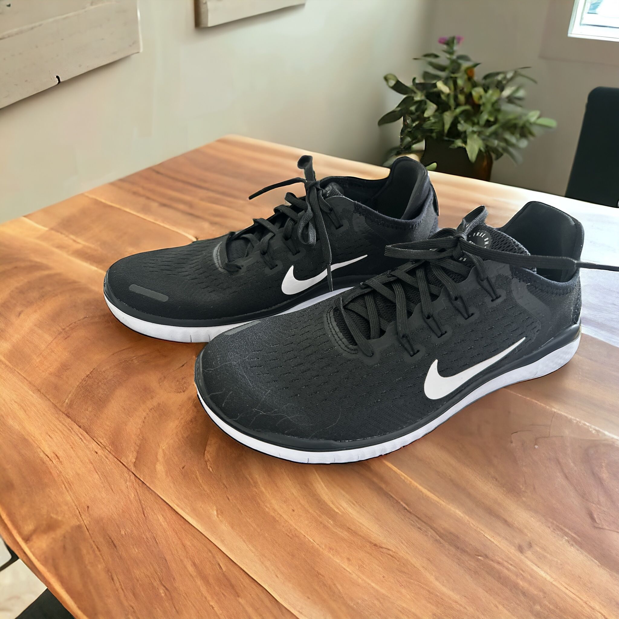 Nike Men’s Free Run Shoes 8.5 US