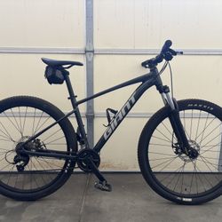 Giant Talon 4 Mountain Bike Metallic Black