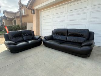 Couch - 4 Seater For sale  🚛🚛  FREE DELIVERY  🚛🚛