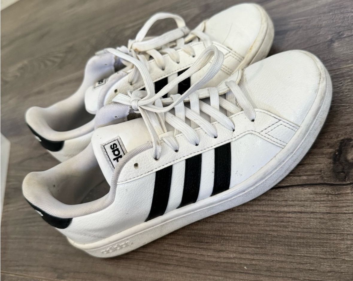 Adidas 6.5 Women’s. Great Condition