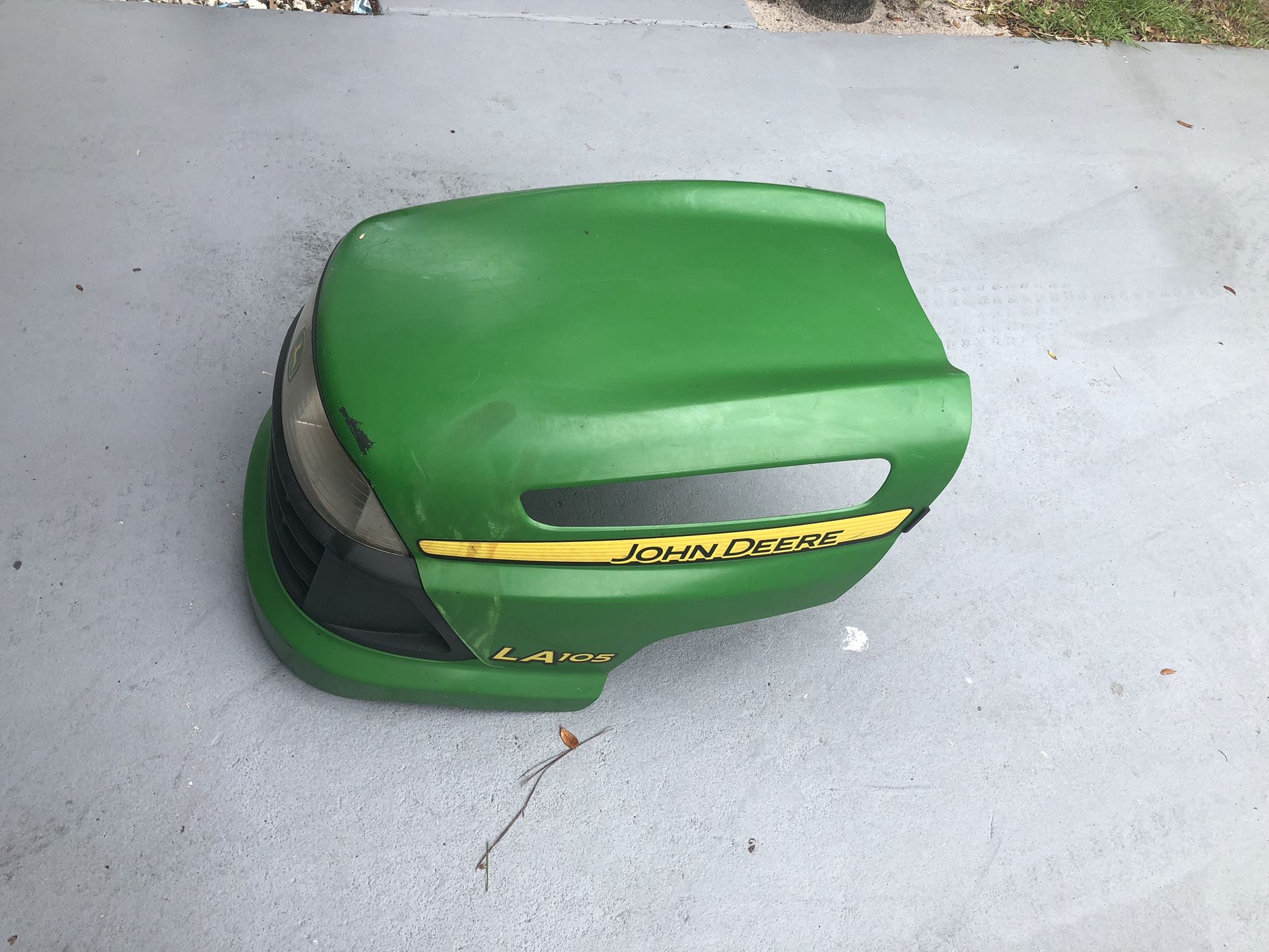 John Deere LA.105 Hood In Excelent Condition