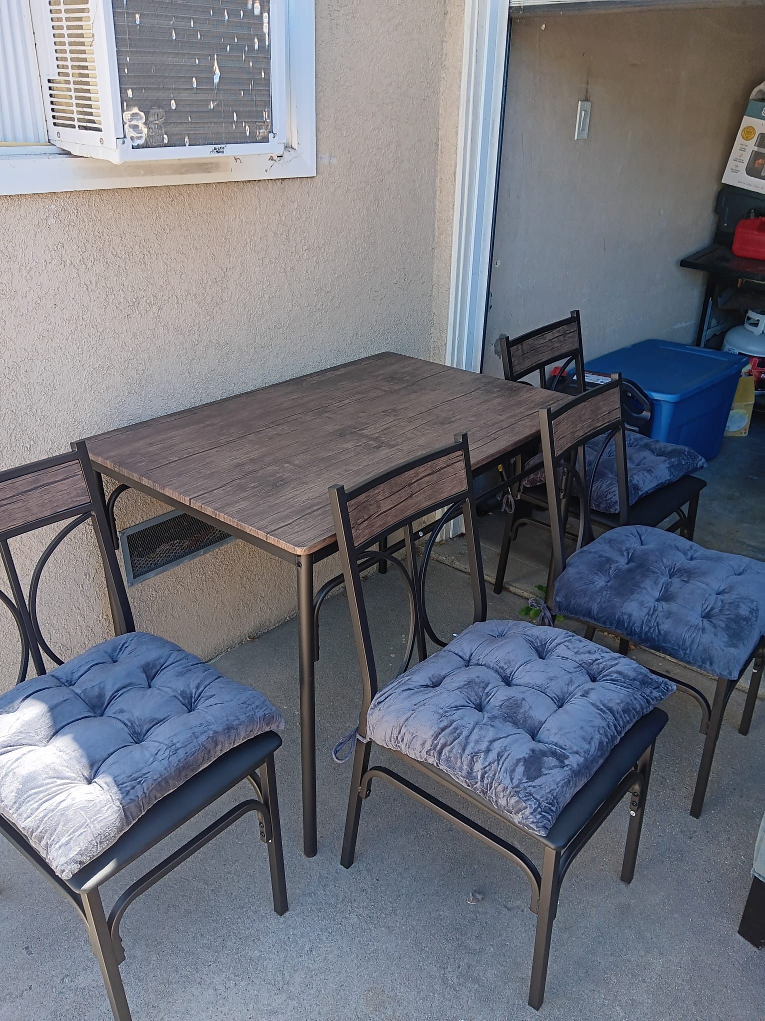 Small 4 Piece Dinning Table With 4 Chairs —.free Cushions